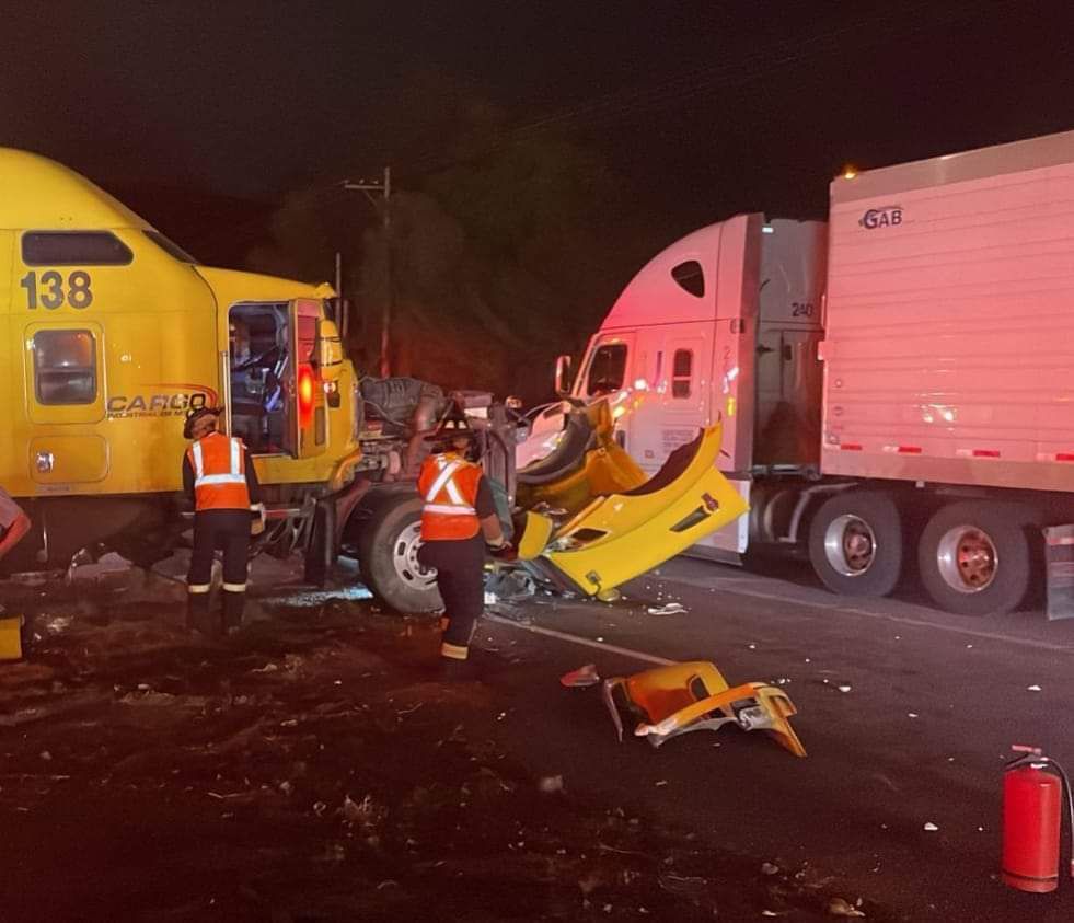 Tráiler provoca fuerte accidente en la carretera a San Luis Potosí ...
