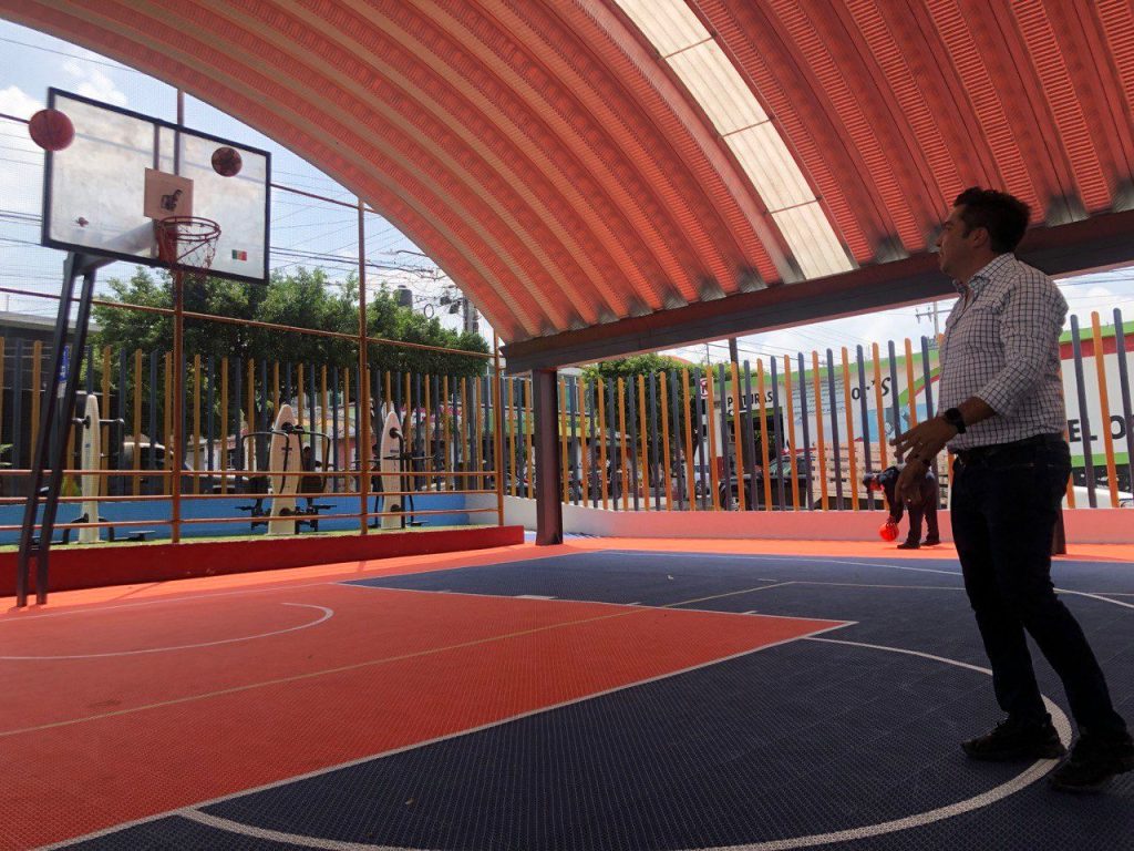 Supervisan obras de infraestructura deportiva en la colonia Santa ...