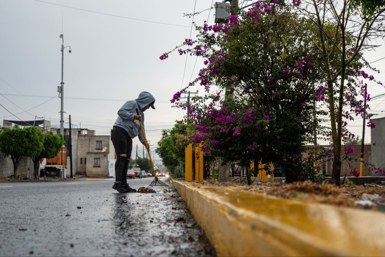 Alcalde de San Juan del Río llama a no tirar basura en canales y calles ...