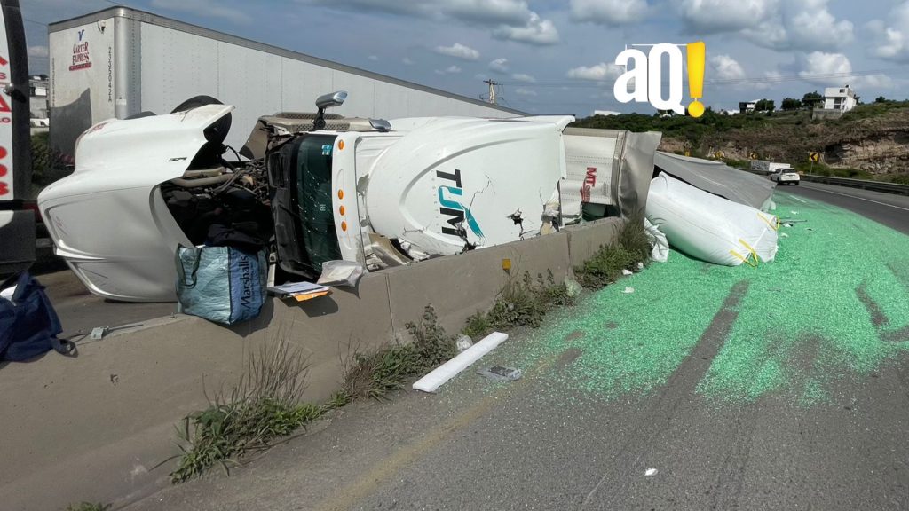 Tráiler vuelca y bloquea ambos sentidos del Libramiento Norponiente ...