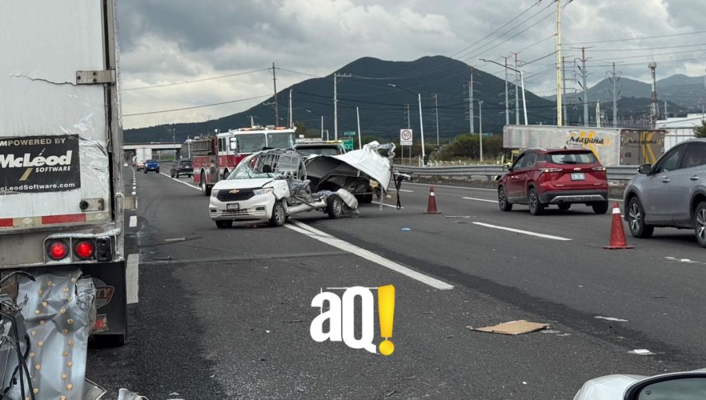 Mūerê conductor tras chocar contra tráiler detenido en la carretera ...