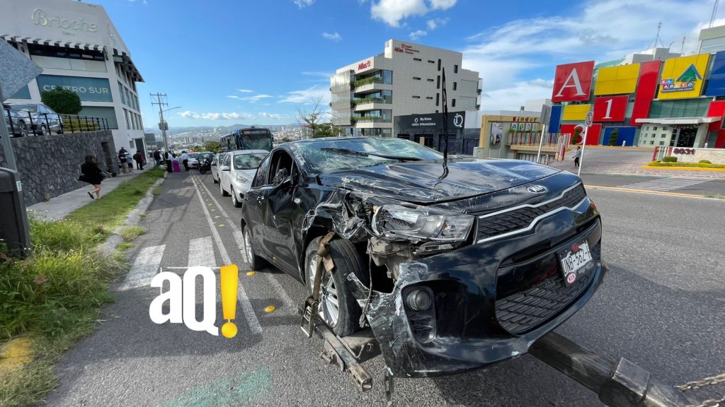 Conductor choca contra dos autos estacionados, y atropella a una mujer ...