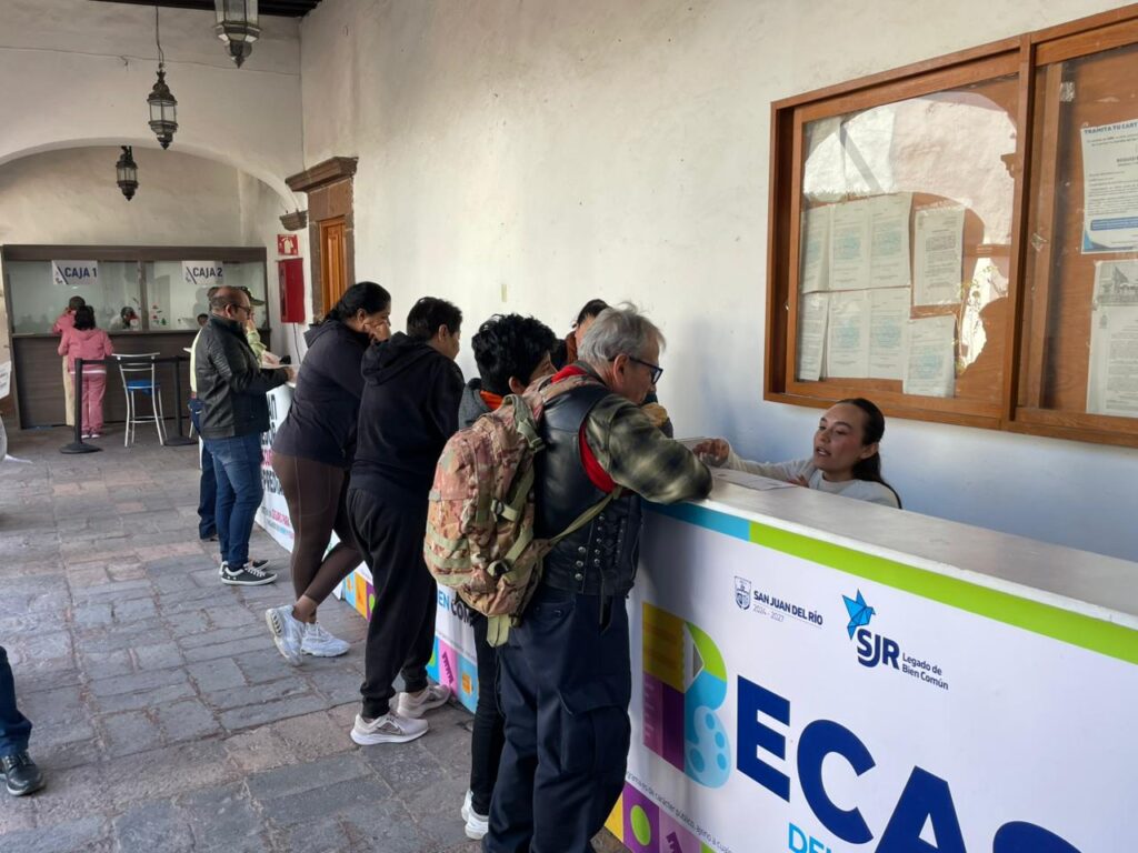 Sanjuanenses madrugan para cumplir con el pago del predial 2026 - AlertaQro